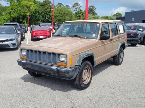 Desert Sand Pearlcoat 1999 Jeep Cherokee SE