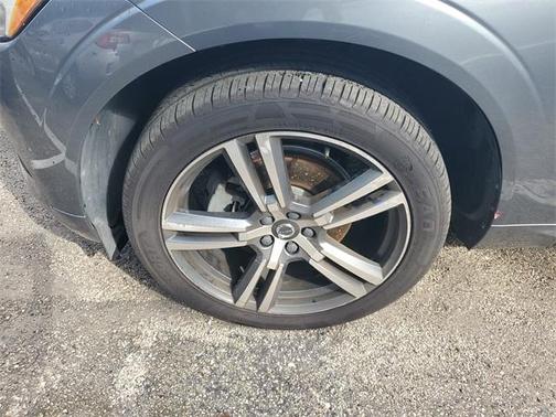 2020 Volvo XC60 T5 Momentum