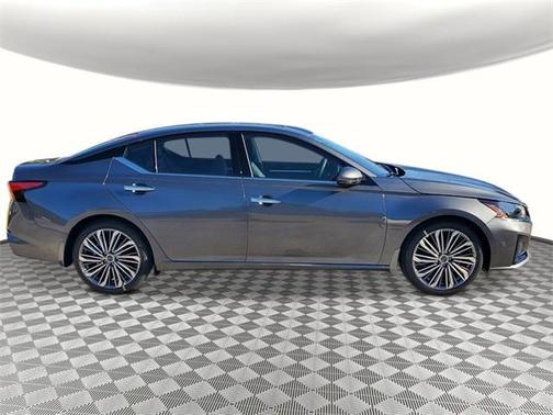 2025 Nissan Altima SL