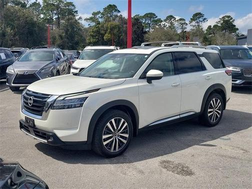 2022 Nissan Pathfinder Platinum