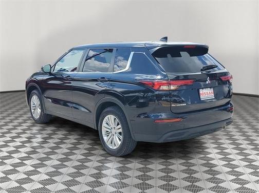 2022 Mitsubishi Outlander ES