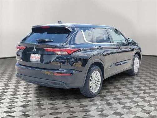 2022 Mitsubishi Outlander ES