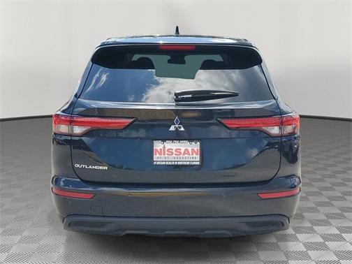 2022 Mitsubishi Outlander ES
