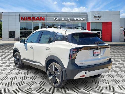 Aspen White Tri 2026 Nissan Kicks SR