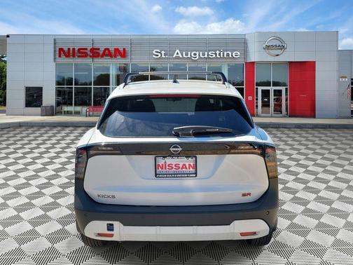 Aspen White Tri 2026 Nissan Kicks SR