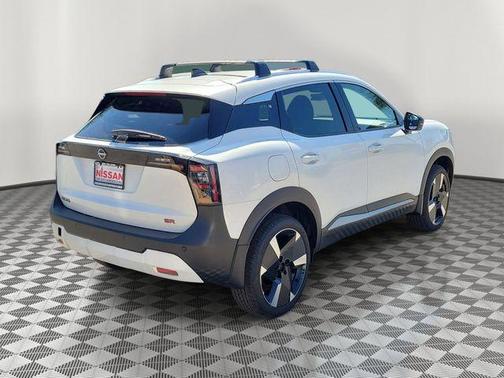 Aspen White Tri 2026 Nissan Kicks SR