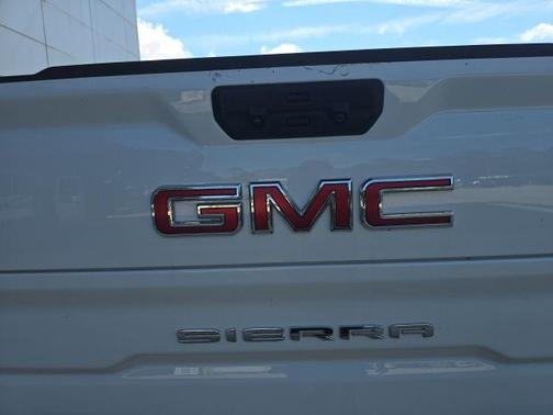 Summit White 2024 GMC Sierra 1500 AT4X