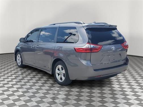 2020 Toyota Sienna LE