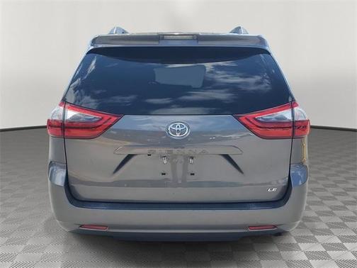 2020 Toyota Sienna LE