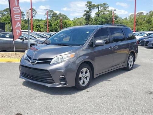 2020 Toyota Sienna LE
