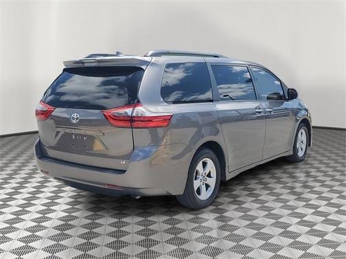 2020 Toyota Sienna LE