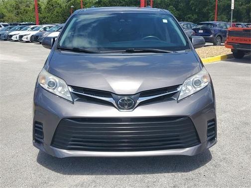 2020 Toyota Sienna LE