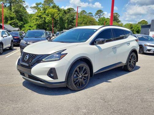 White 2022 Nissan Murano SV