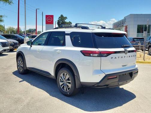 Everest White P 2026 Nissan Pathfinder SV