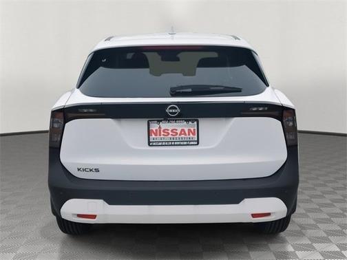 2025 Nissan Kicks SV