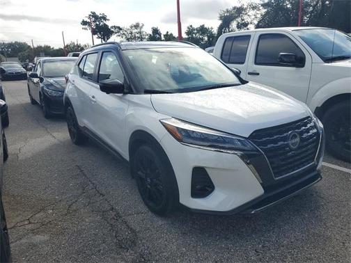 2023 Nissan Kicks SR