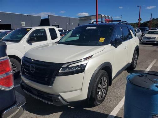2023 Nissan Pathfinder SL