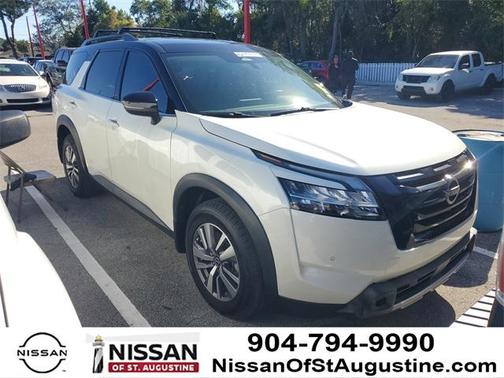 2023 Nissan Pathfinder SL
