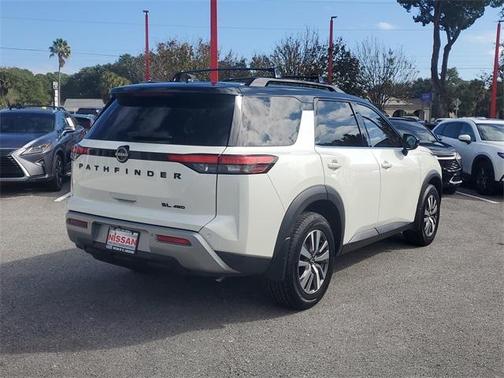 2023 Nissan Pathfinder SL
