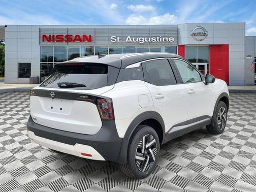 2t Wht Blk Roof 2026 Nissan Kicks SV