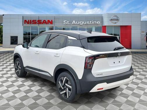 2t Wht Blk Roof 2026 Nissan Kicks SV