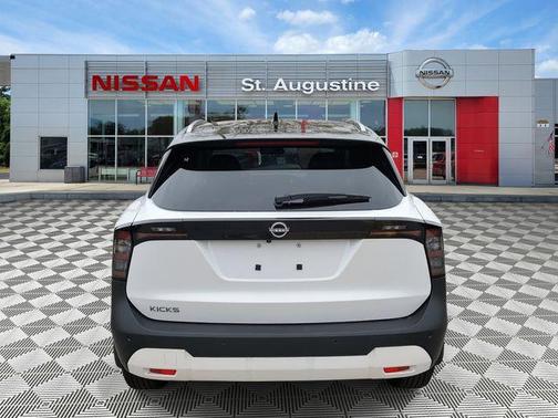 2t Wht Blk Roof 2026 Nissan Kicks SV
