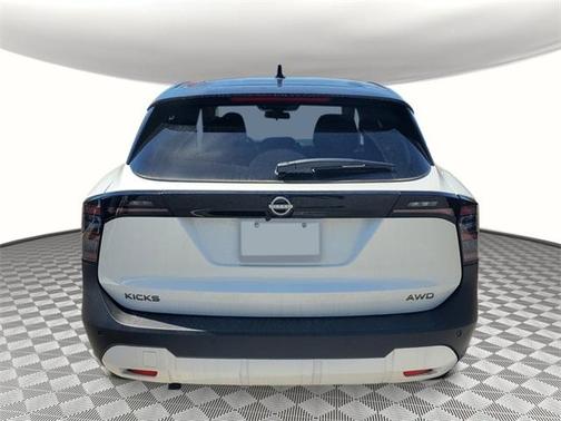 2025 Nissan Kicks SV