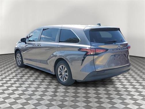 2021 Toyota Sienna LE