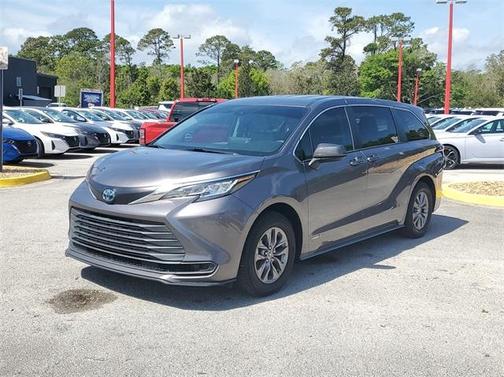 2021 Toyota Sienna LE