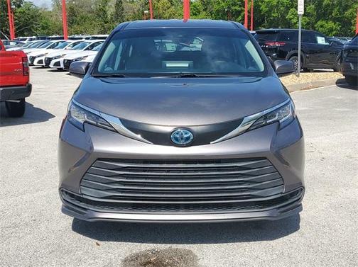 2021 Toyota Sienna LE