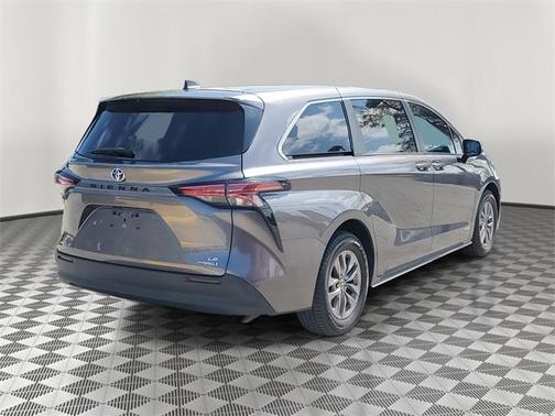 2021 Toyota Sienna LE