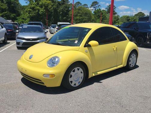 Yellow 2003 Volkswagen New Beetle GL