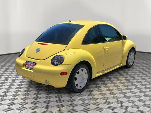 Yellow 2003 Volkswagen New Beetle GL