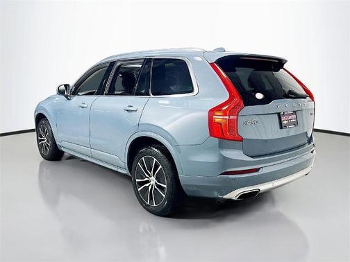 2020 Volvo XC90 T5 Momentum 7 Passenger