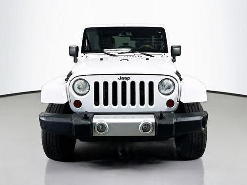 Bright White Clearcoat 2013 Jeep Wrangler Unlimited Sahara