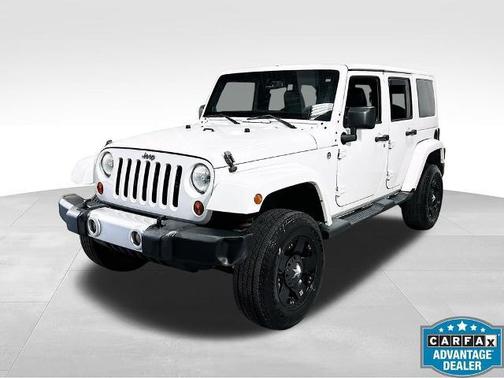 Bright White Clearcoat 2013 Jeep Wrangler Unlimited Sahara