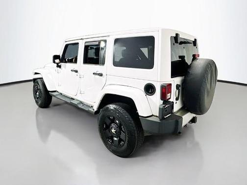 Bright White Clearcoat 2013 Jeep Wrangler Unlimited Sahara