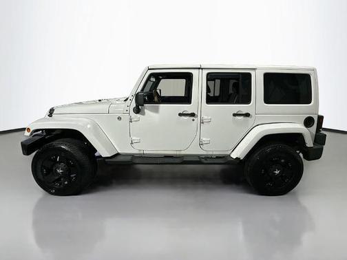 Bright White Clearcoat 2013 Jeep Wrangler Unlimited Sahara