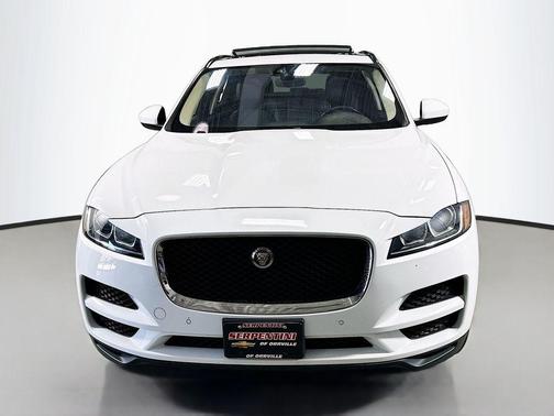 Fuji White 2019 Jaguar F-PACE 25t Premium