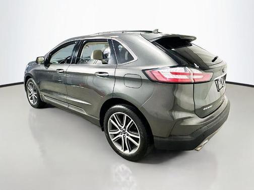 Magnetic Metallic 2019 Ford Edge Titanium