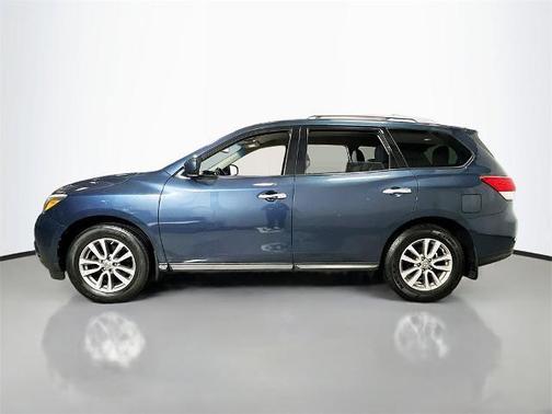 2016 Nissan Pathfinder SV