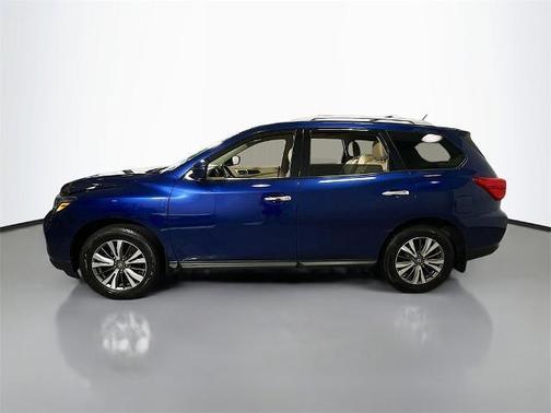 2018 Nissan Pathfinder SV