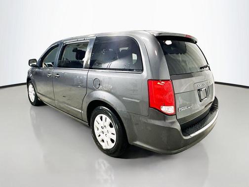 Granite Crystal Clearcoat Metallic 2018 Dodge Grand Caravan SE