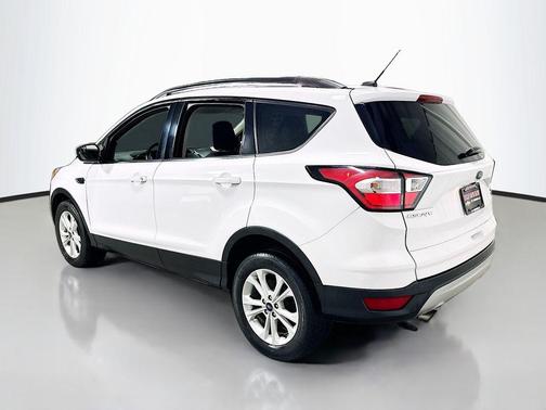Oxford White 2018 Ford Escape SE