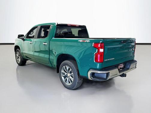 Woodland Green 2026 Chevrolet Silverado 1500 LT