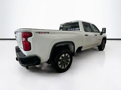 Summit White 2026 Chevrolet Silverado 2500 Custom