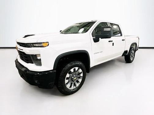 Summit White 2026 Chevrolet Silverado 2500 Custom