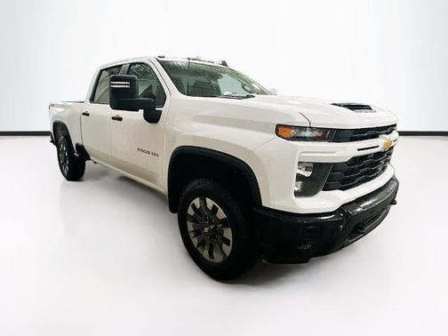 Summit White 2026 Chevrolet Silverado 2500 Custom