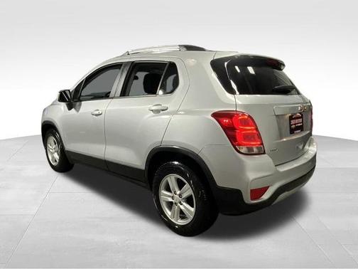 Silver Ice Metallic 2021 Chevrolet Trax LT