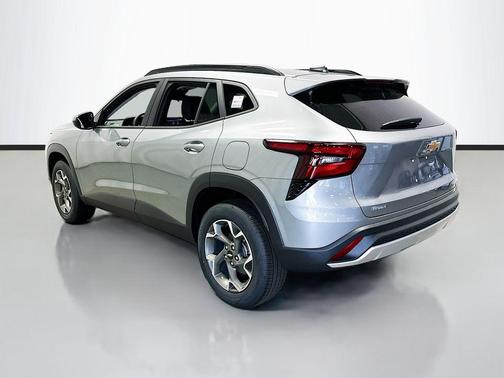 Sterling Gray Metallic 2026 Chevrolet Trax LT